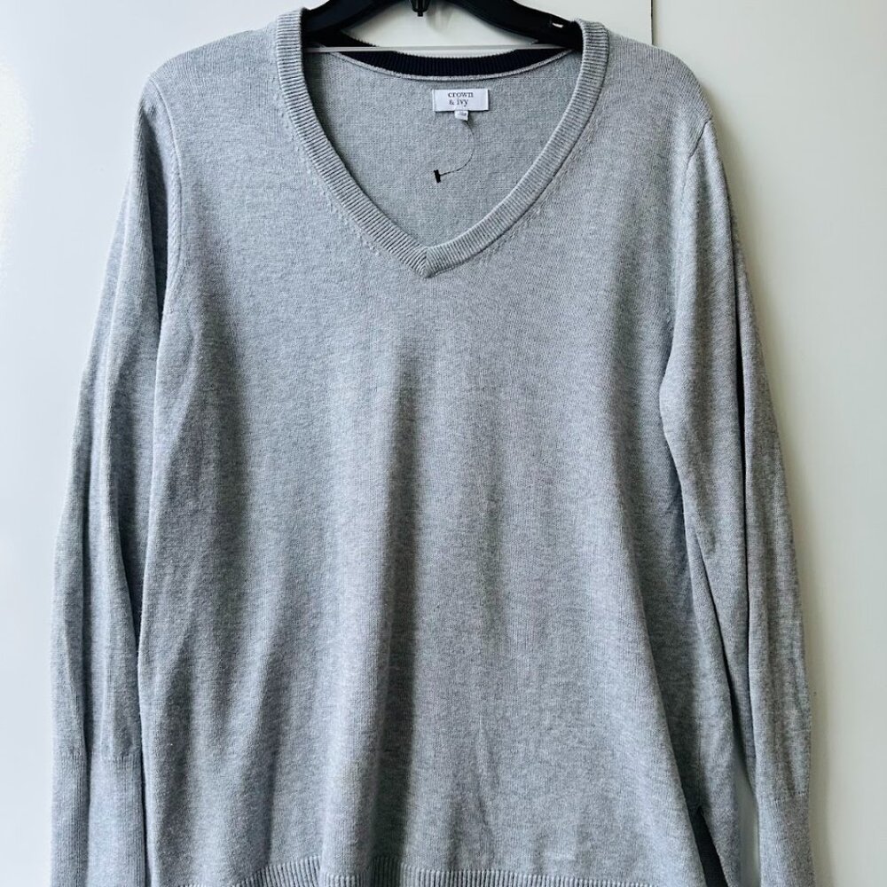 Crown and Ivy Women's GreyLong Sleeves w/ Slit on High Low Hem Pullover Size M